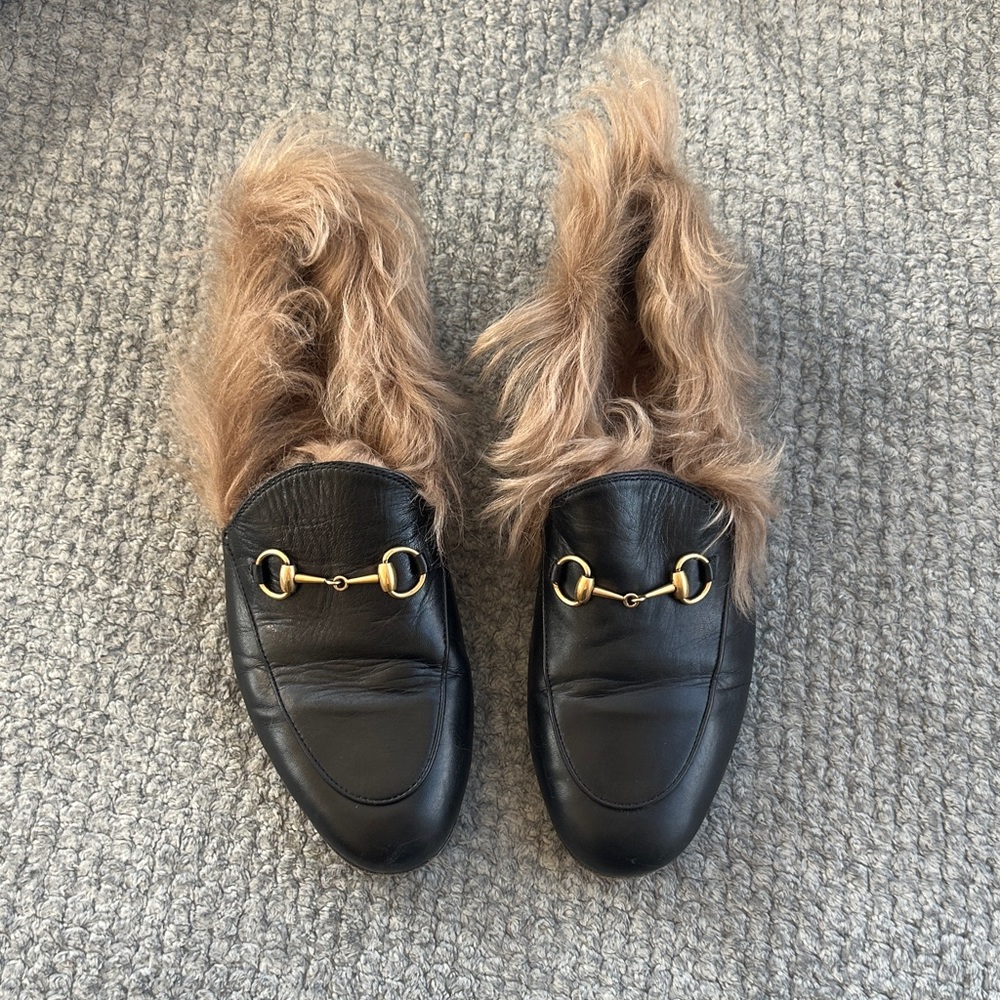 Gucci Princeton Black Leather Loafers with Fur Trim